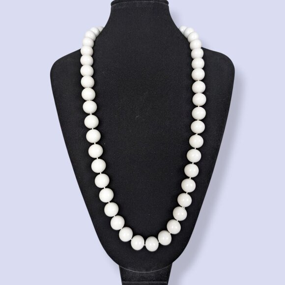 Vintage Hong Kong Lucite Beaded Necklace - Picture 1 of 6
